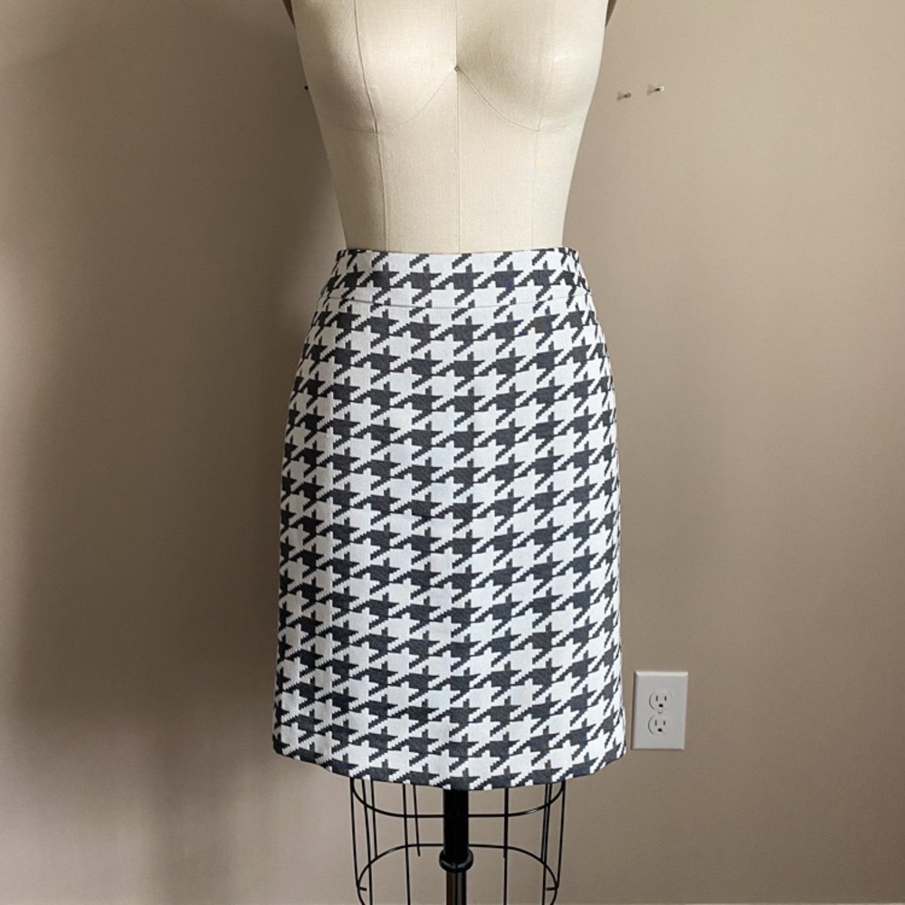 Banana Republic Black and White Houndstooth Pencil Skirt Size 4